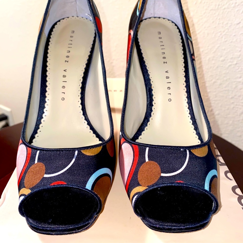 Multi Color heels - Picture 2 of 16